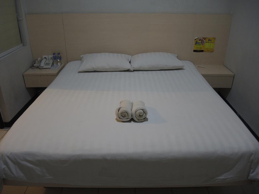 Swk 95 Hotel Сурабая Номер фото